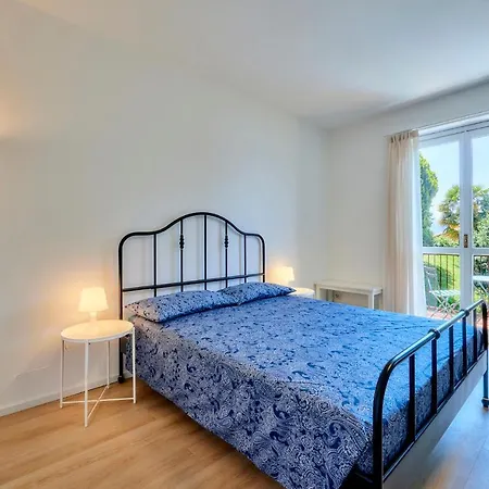 Pinus Apartament Varenna